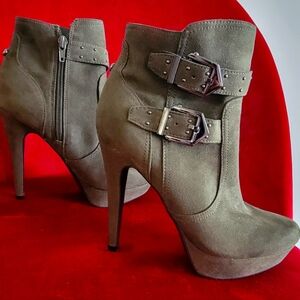 Guess Bootie Shoes , 6.5 size and Dark Green Color.
